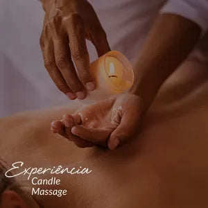 Capa do produto experiência candle massage no speciale spa representado por duas mão em cima das costas de uma pessoa deitada de bruços. Uma das mãos está apoiada nas costas  com a palma para cima, em concha. A outra mão segura um recipiente de vidro com uma vela acesa dentro e inclinada em cima da outra mão 