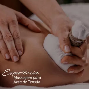 Capa do produto experiência massagem áreas de tensão no speciale spa representado por uma foto de um ombro sendo massageado por duas mão, com uma delas segurando uma trouxa branca amarrada com um fio marrom apoiadano ombro